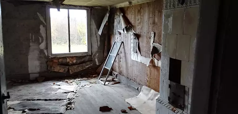 Why Selling a Distressed House Through Traditional Methods Fails in Kearns